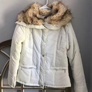 White puffer jacket/coat with faux fur details